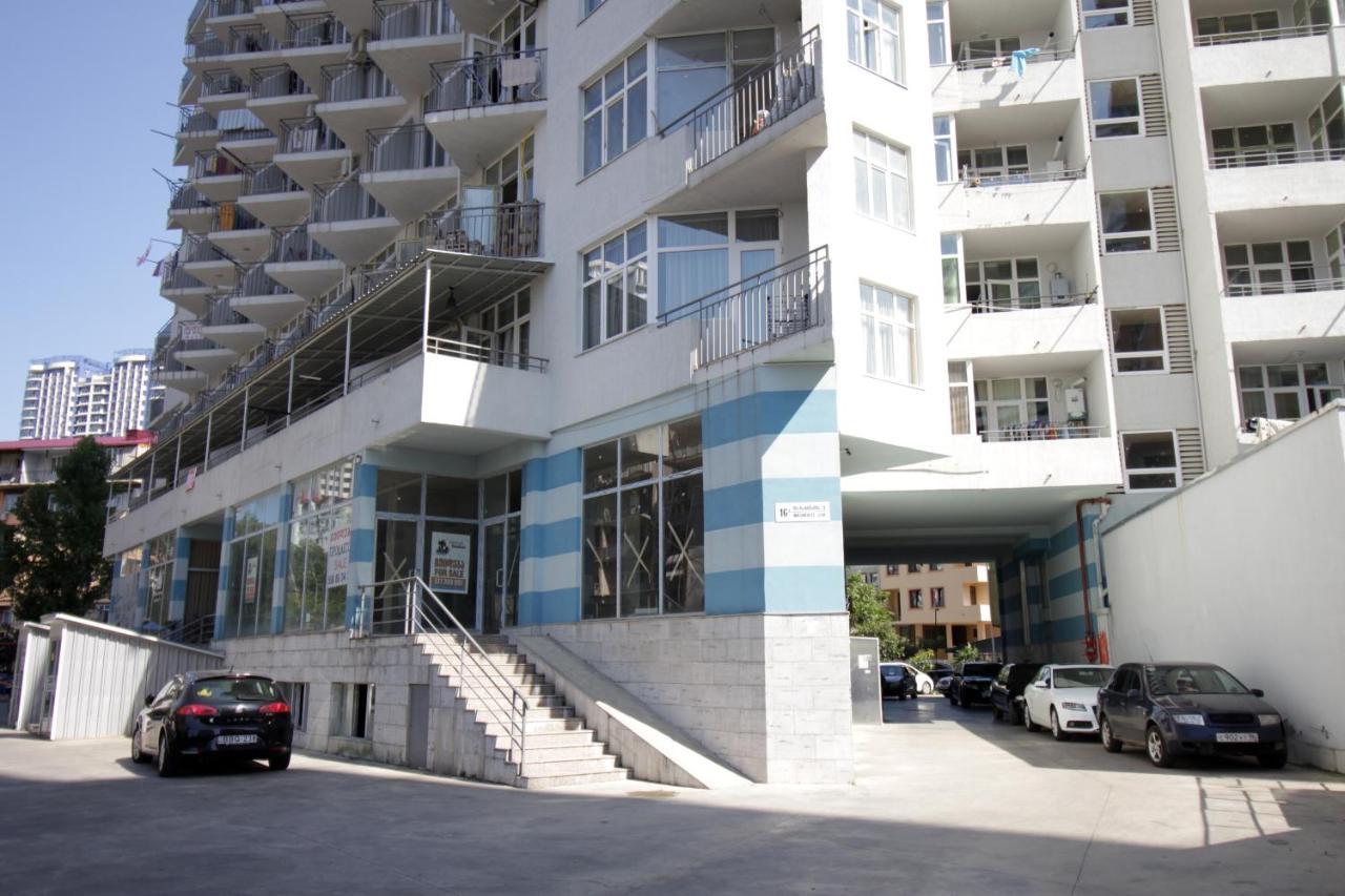 באטומי Apartment Anri 16A Inasaridze Street מראה חיצוני תמונה