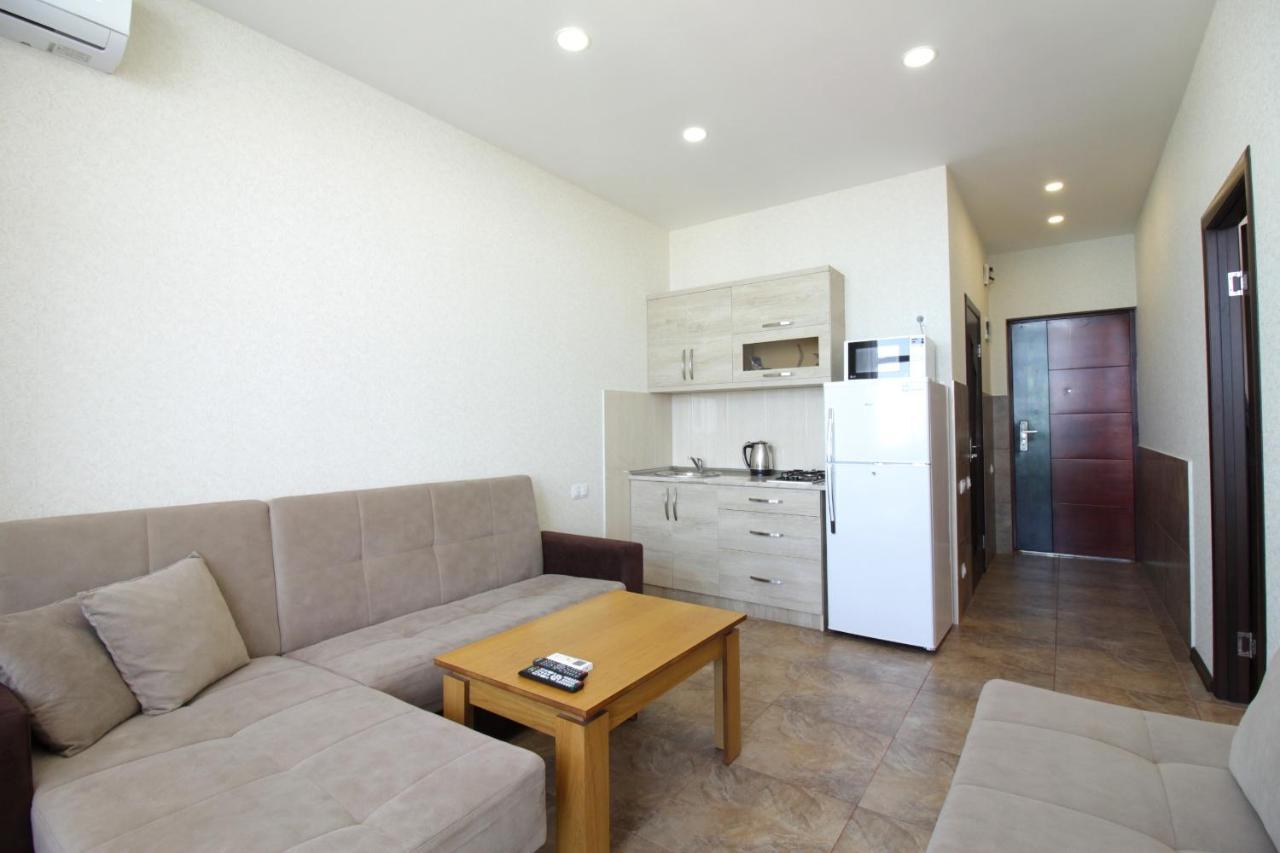 באטומי Apartment Anri 16A Inasaridze Street מראה חיצוני תמונה